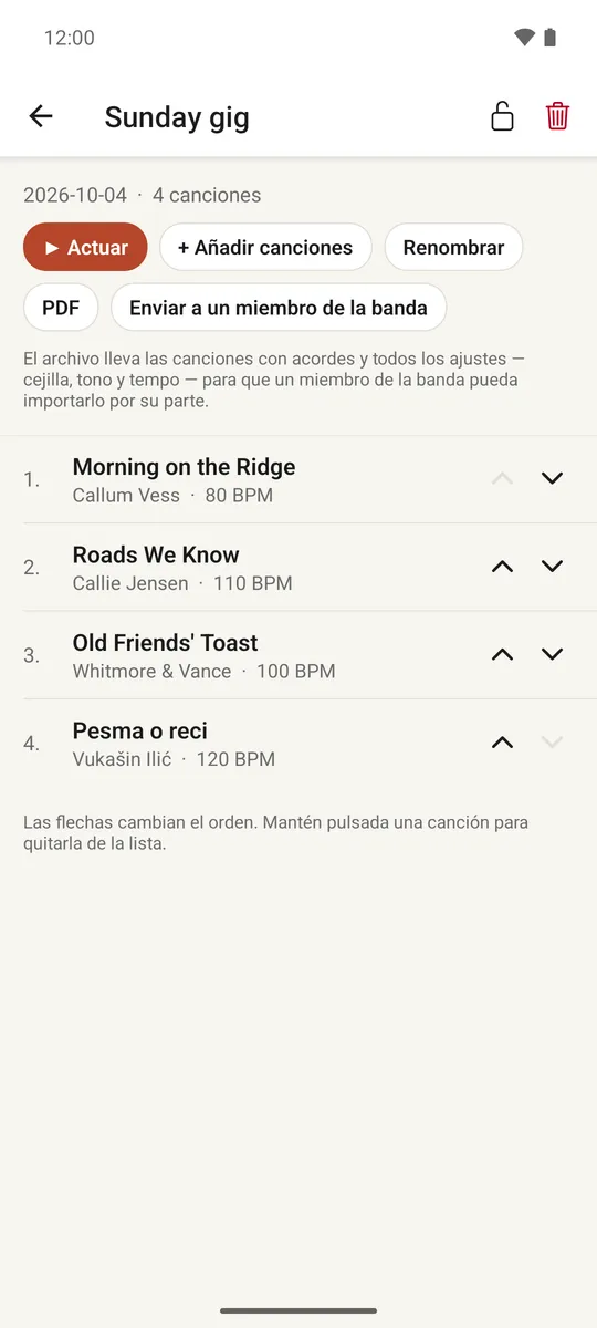 Una lista abierta con canciones listadas en orden y flechas para reordenar