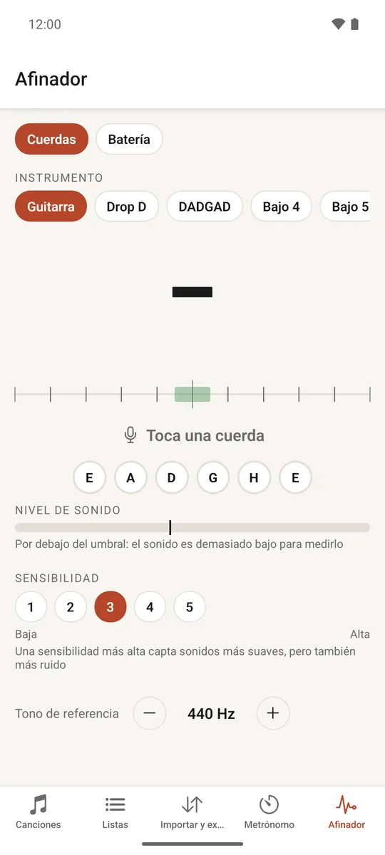 El afinador de cuerdas mostrando un nombre de nota y un medidor de afinación