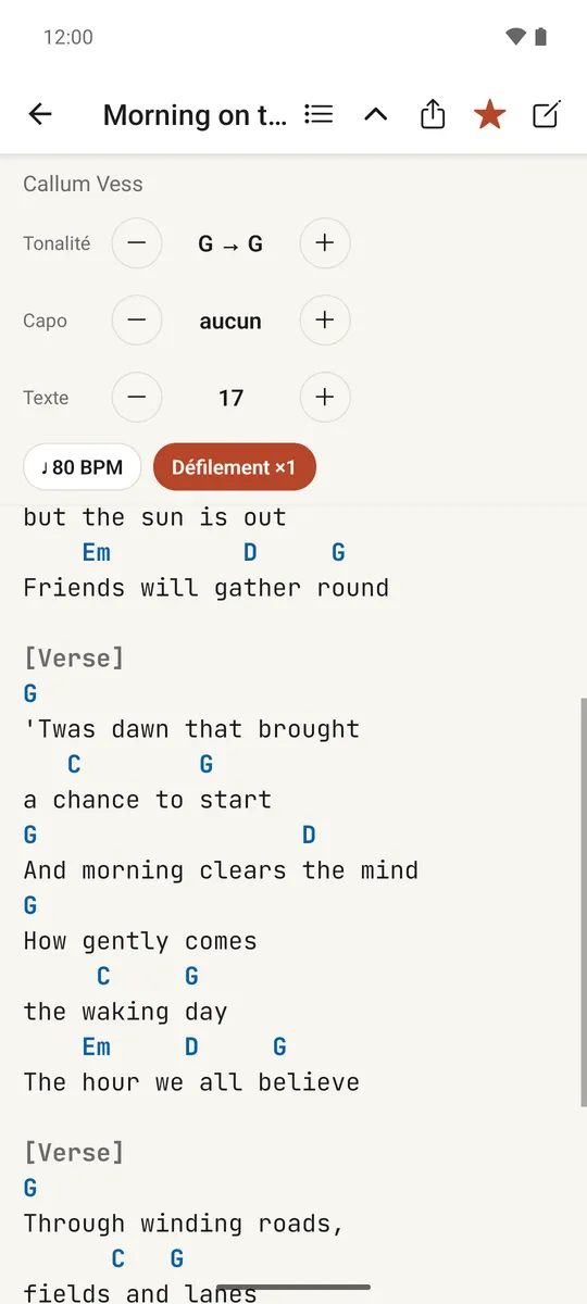 Une chanson avec le défilement automatique en cours, montrée en plein défilement