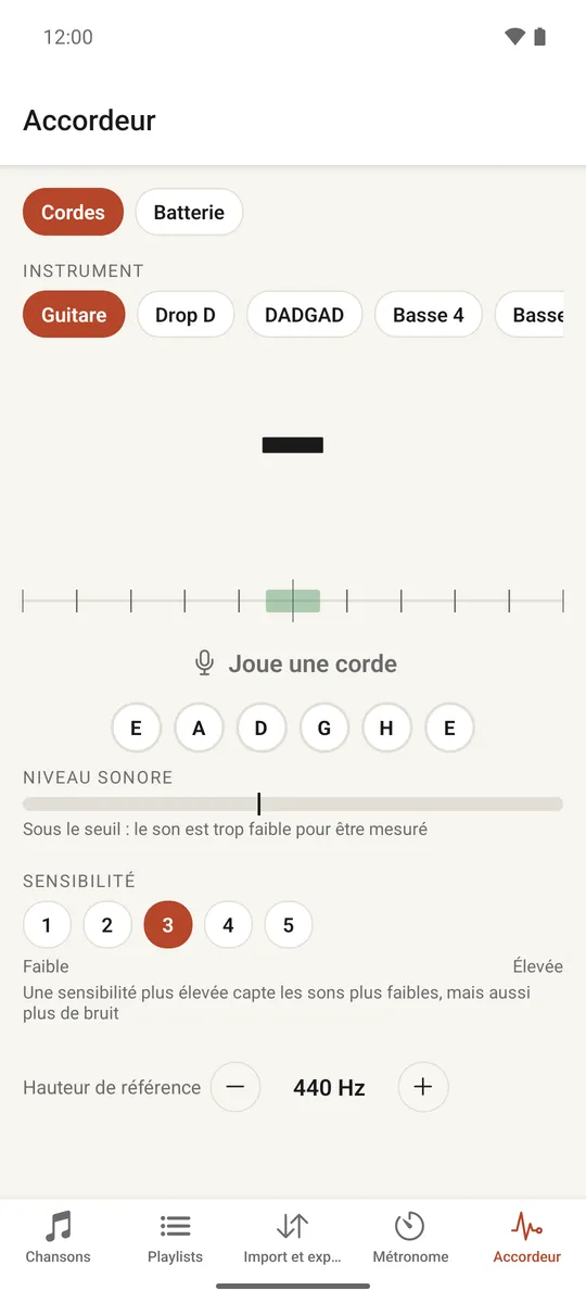 L'accordeur de cordes montrant un nom de note et une jauge d'accordage