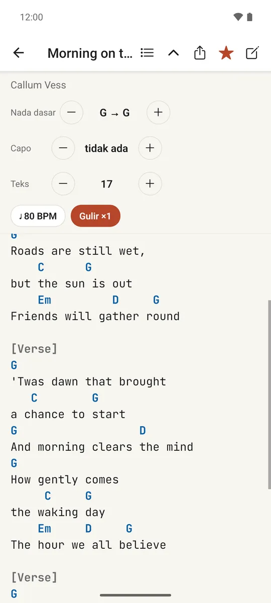 Sebuah lagu dengan gulir otomatis berjalan, ditampilkan di tengah proses menggulir