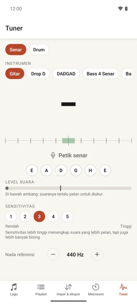 Tuner senar menampilkan nama nada dan meteran penyeteman